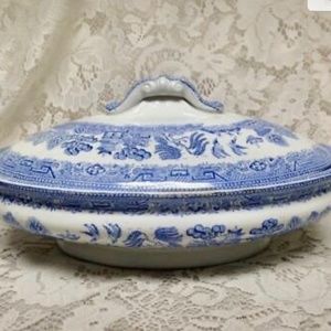 Vintage, Ruth Ann Ironstone, 2pc Blue Willow, Large Soup Tureen 11in x 8in x 5in